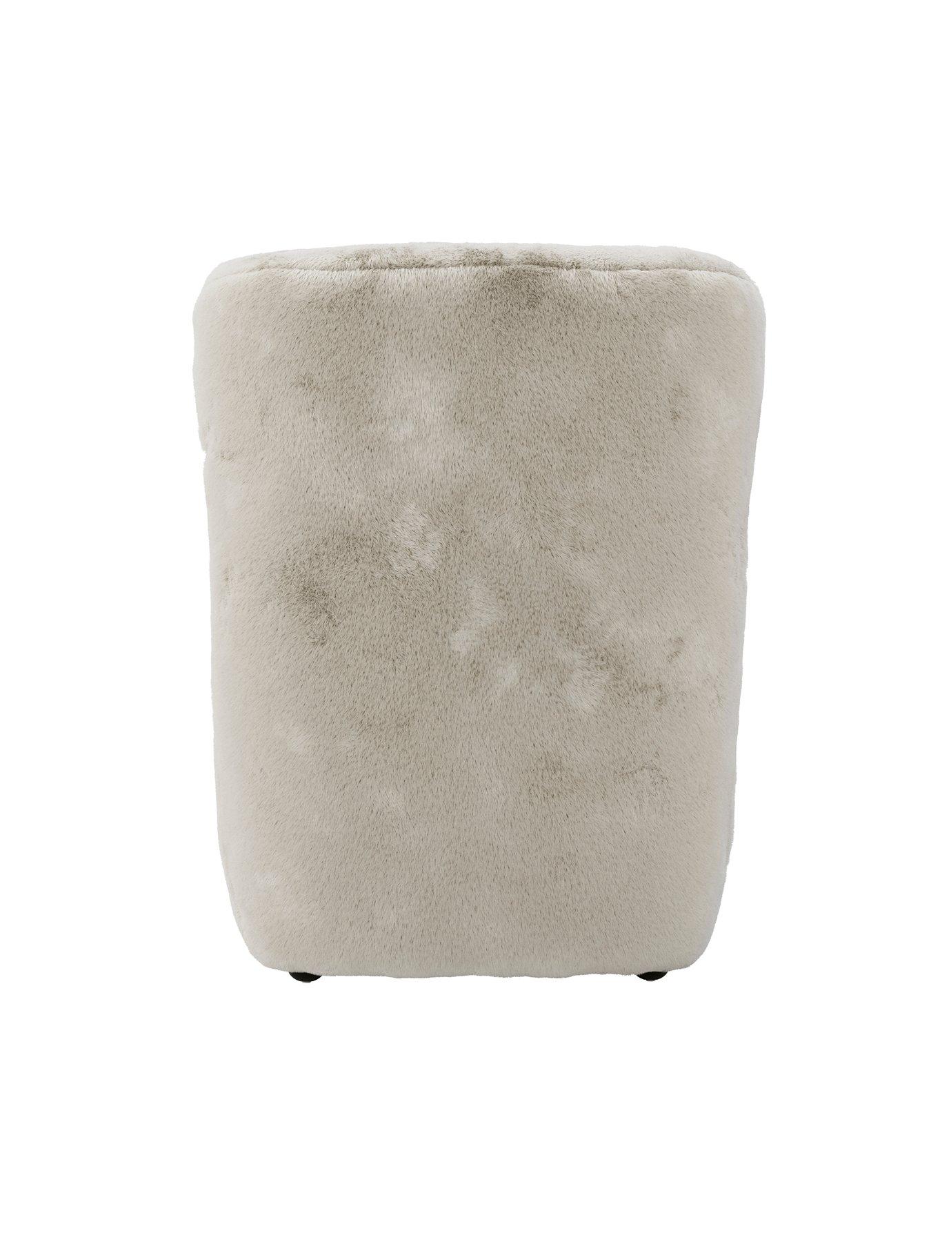 oti-bear-wolf-chairdetail