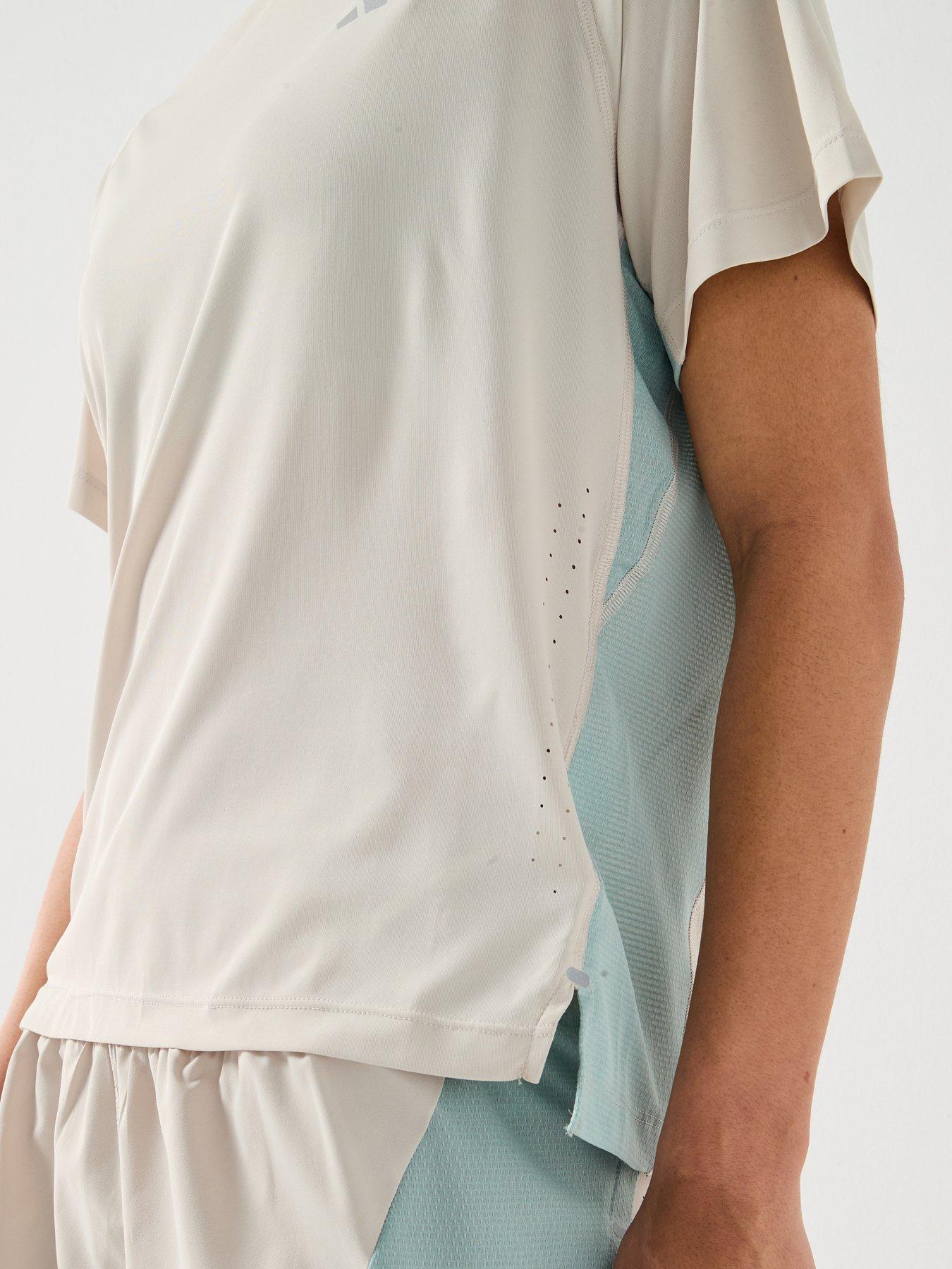 adidas-womens-running-breezy-t-shirt-beigeoutfit