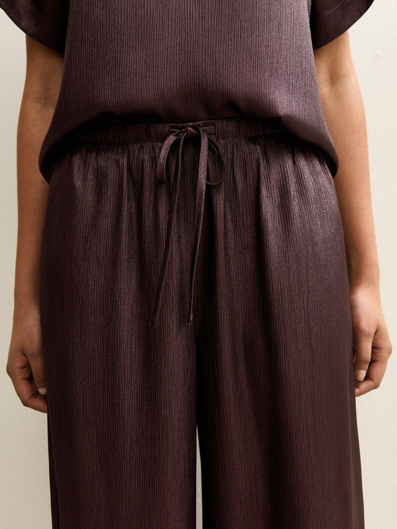 new-look-shimmer-wide-leg-trousers-burgundydetail