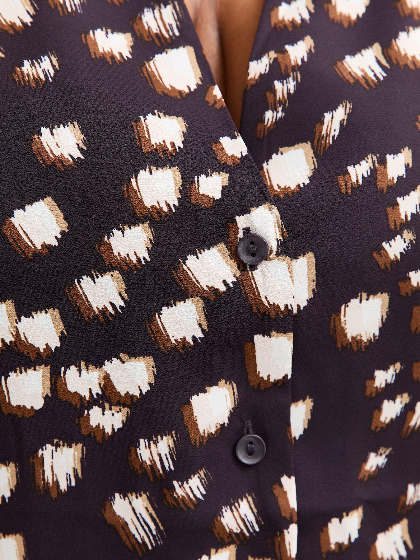 new-look-curves-dark-burgundy-abstract-print-shirtdetail