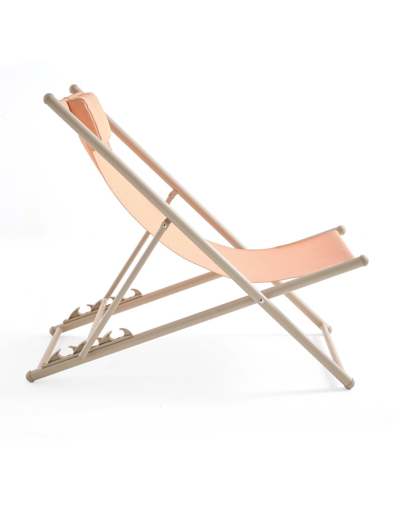 the-very-collection-palm-springs-deckchair-peachoutfit