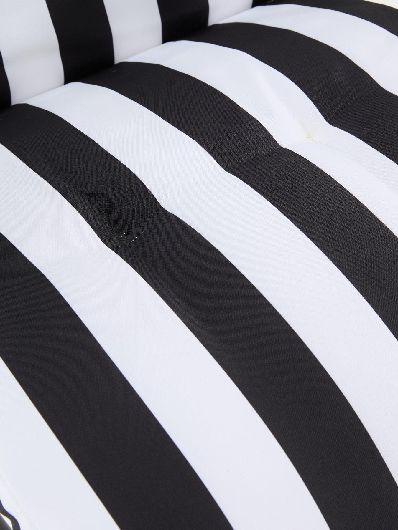 the-very-collection-padstow-cushion-relaxerdetail