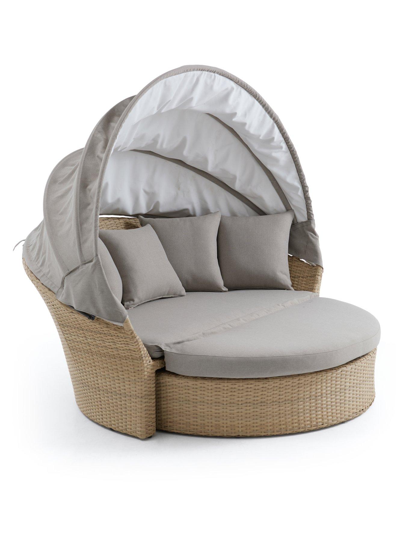 the-very-collection-sarasota-day-bed-with-canopyoutfit