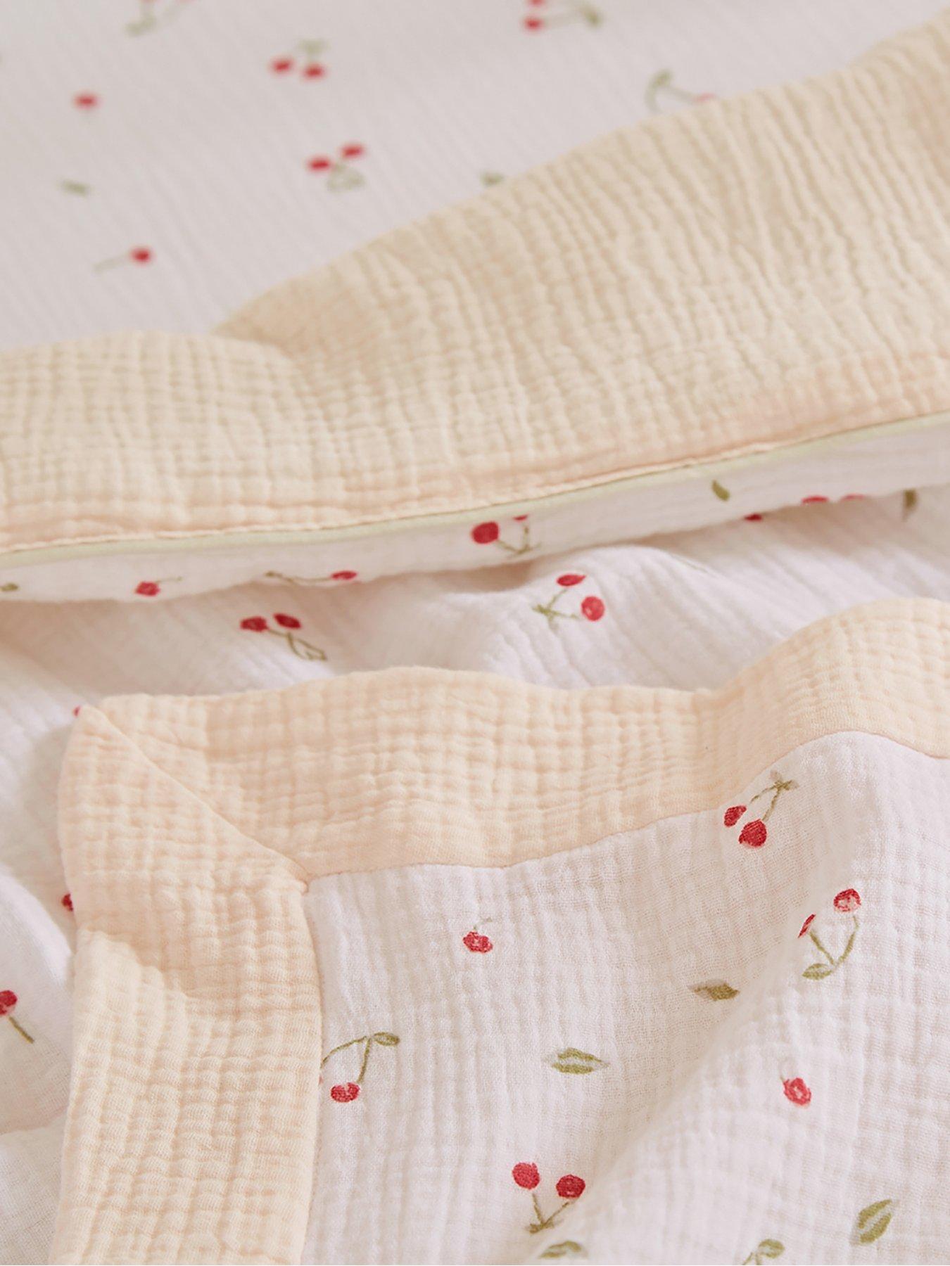 cuddleco-4pc-cot-bed-bedding-set-ditsy-cherryback