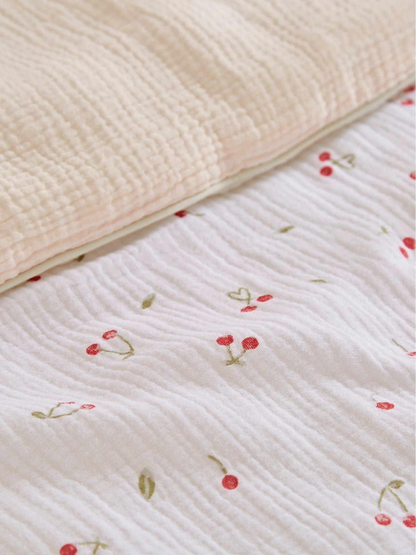 cuddleco-cot-bed-quilt-ditsy-cherryback