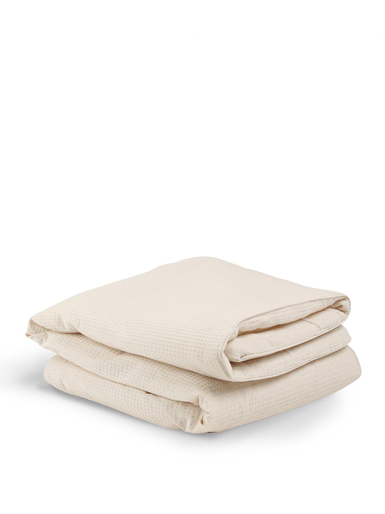 cuddleco-cot-bed-quilt-cashmere-wafflestillFront