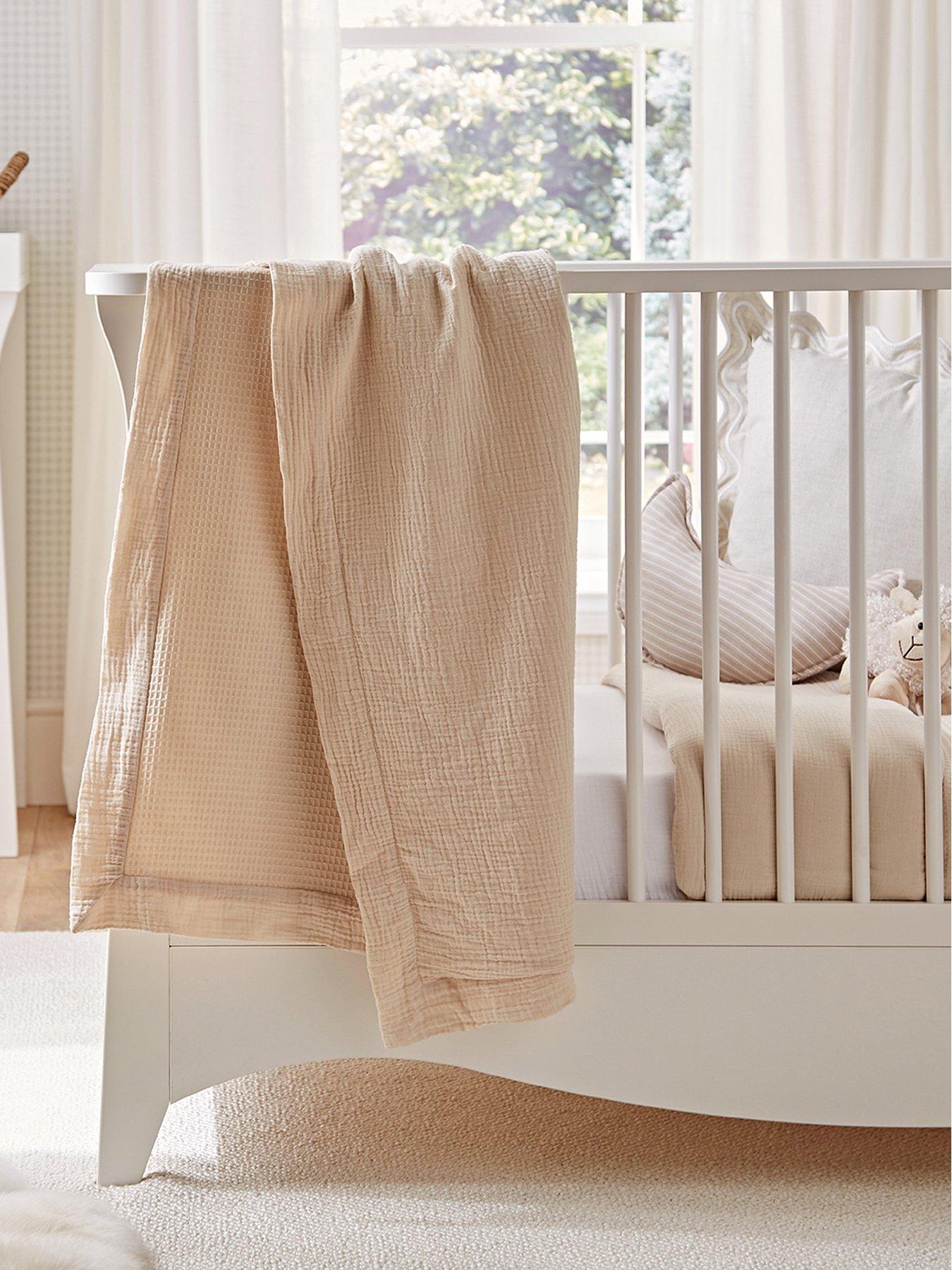 cuddleco-cot-bed-quilt-cashmere-waffleoutfit