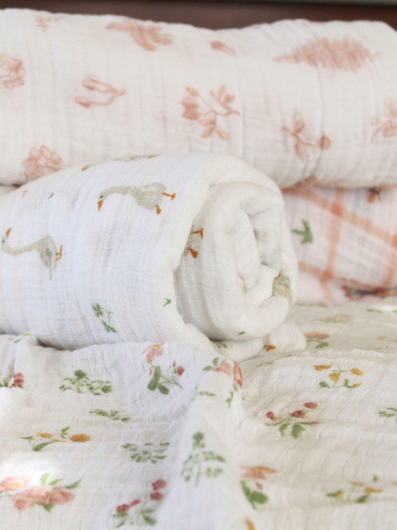 aden-anais-essential-cotton-muslin-4-pack-swaddle-blanket-country-floraloutfit