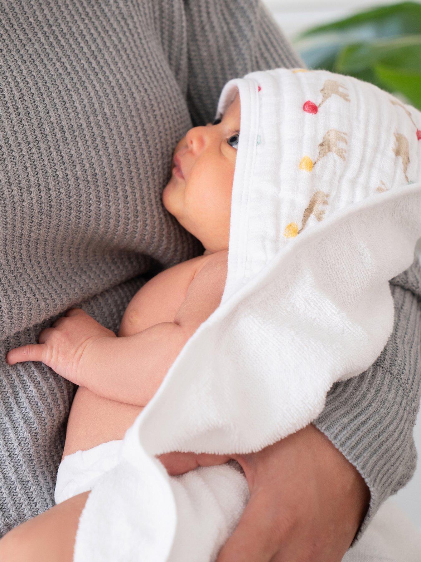 aden-anais-essentials-2-pack-hooded-towel-elephant-circus