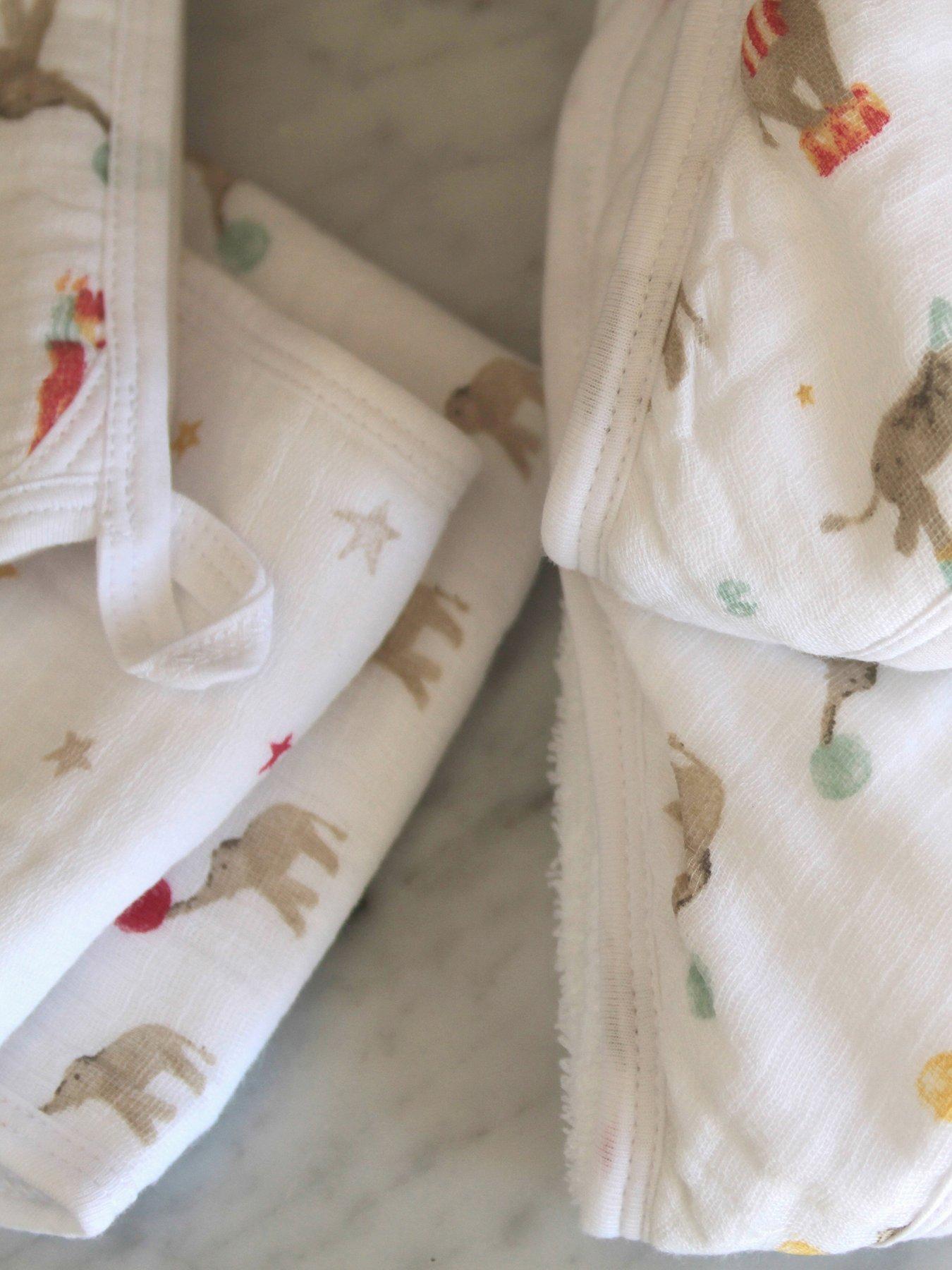 aden-anais-essentials-2-pack-hooded-towel-elephant-circusoutfit
