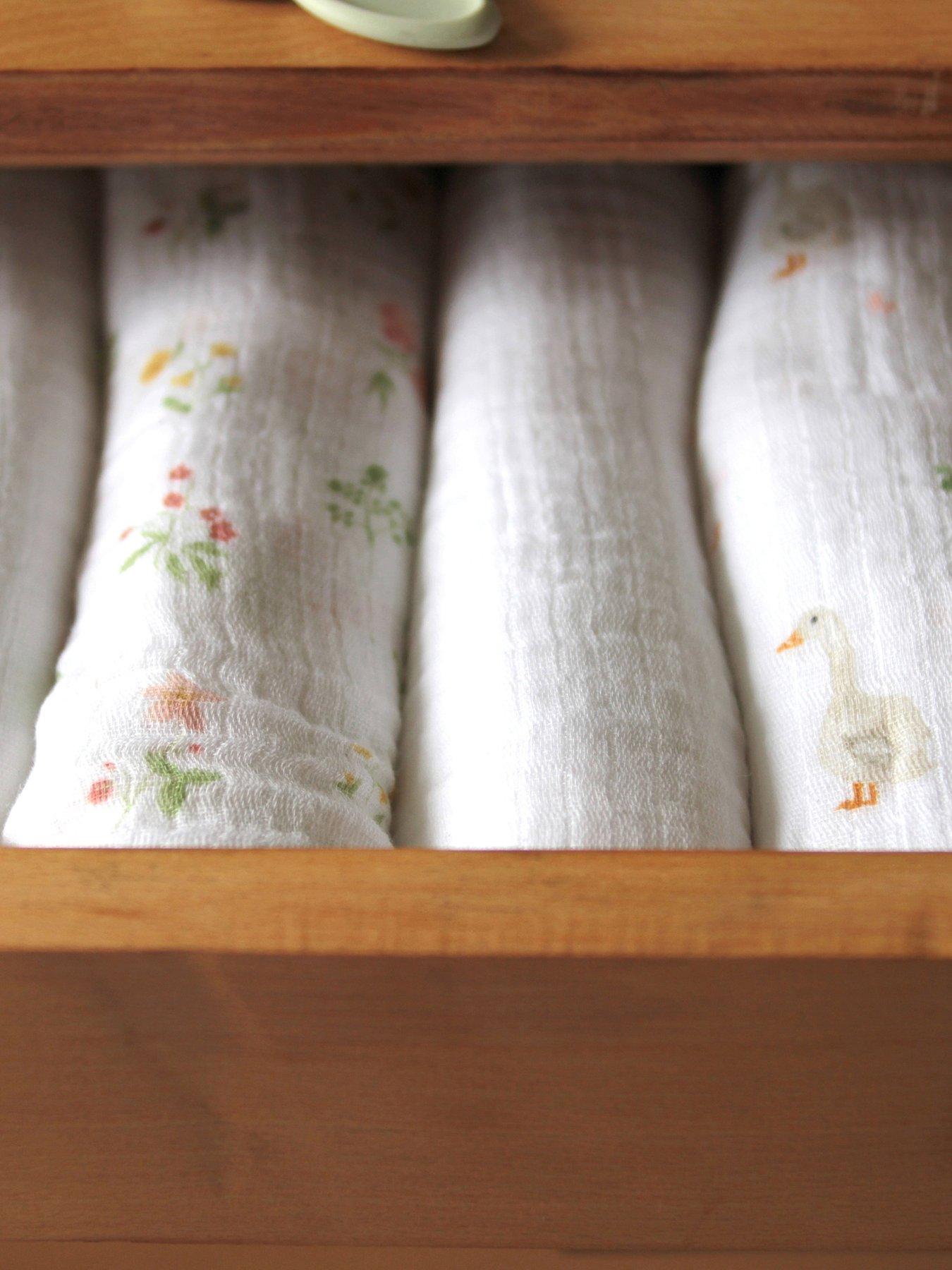 Image 3 of 4 of aden + anais Essential 5 Pack Cotton Muslin Squares - Country Floral