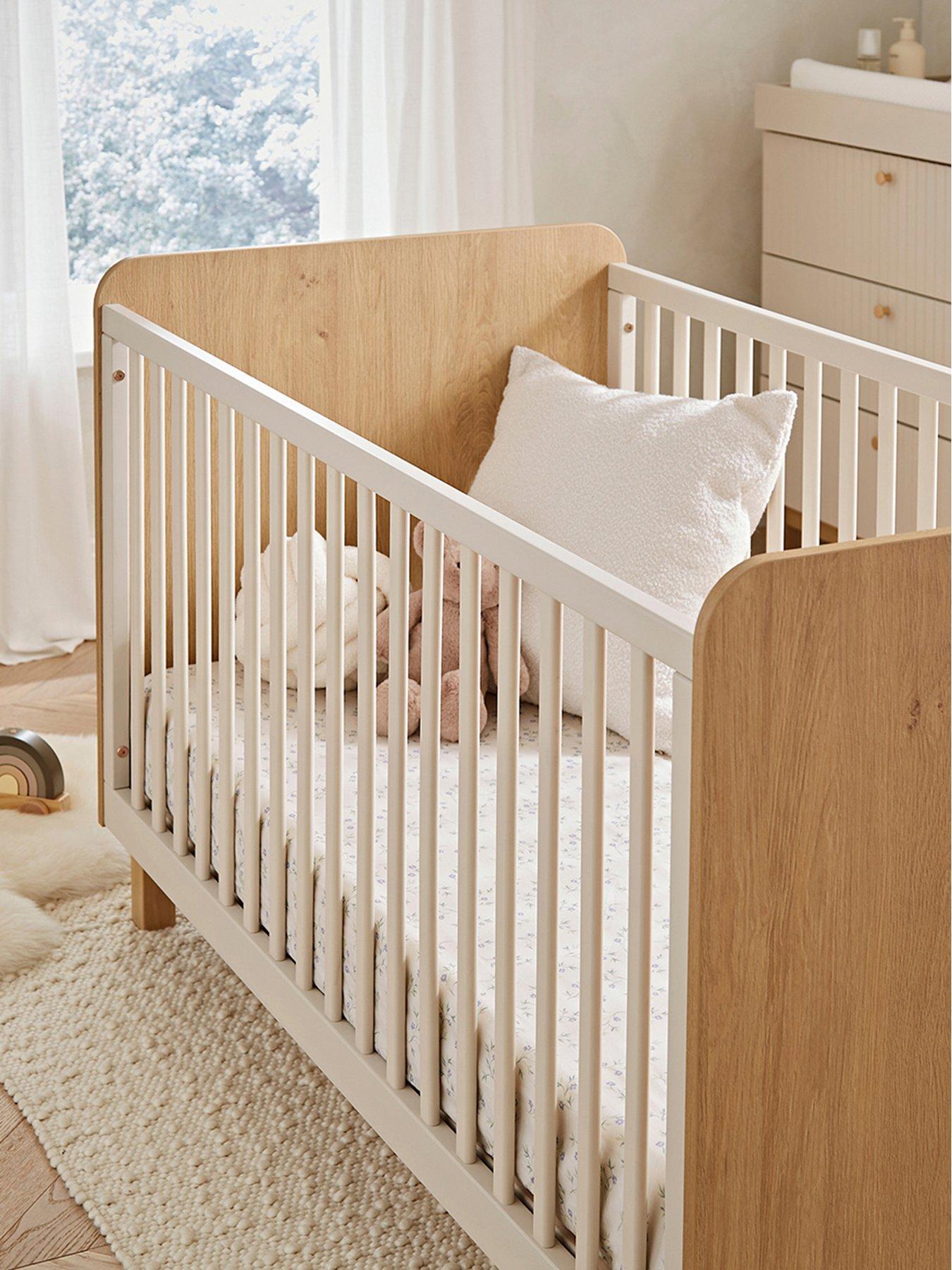 cuddleco-remi-2pc-set-3-drawer-dresser-cot-bed-oakcashmereoutfit