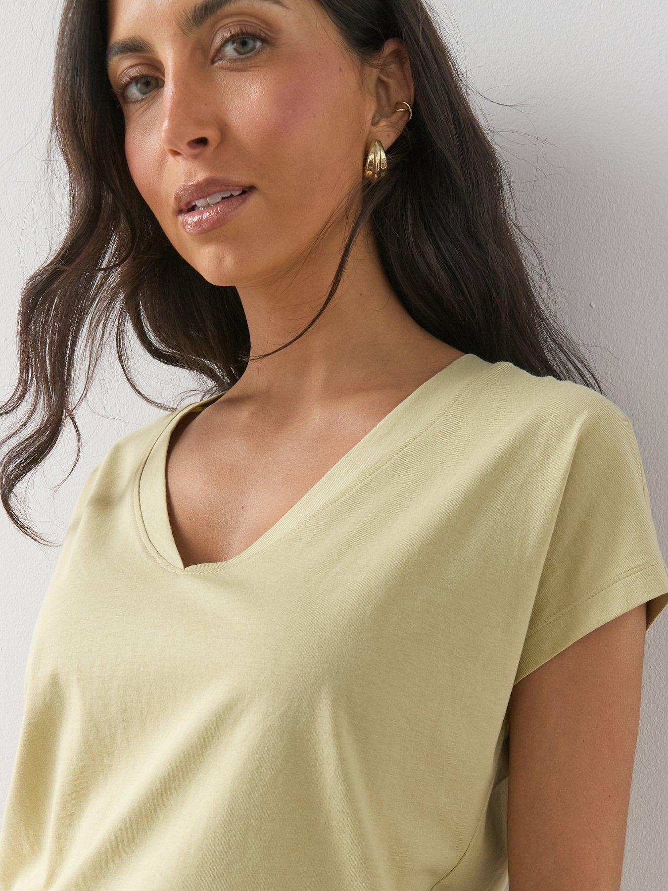 the-very-collection-vneck-essential-cotton-teeoutfit