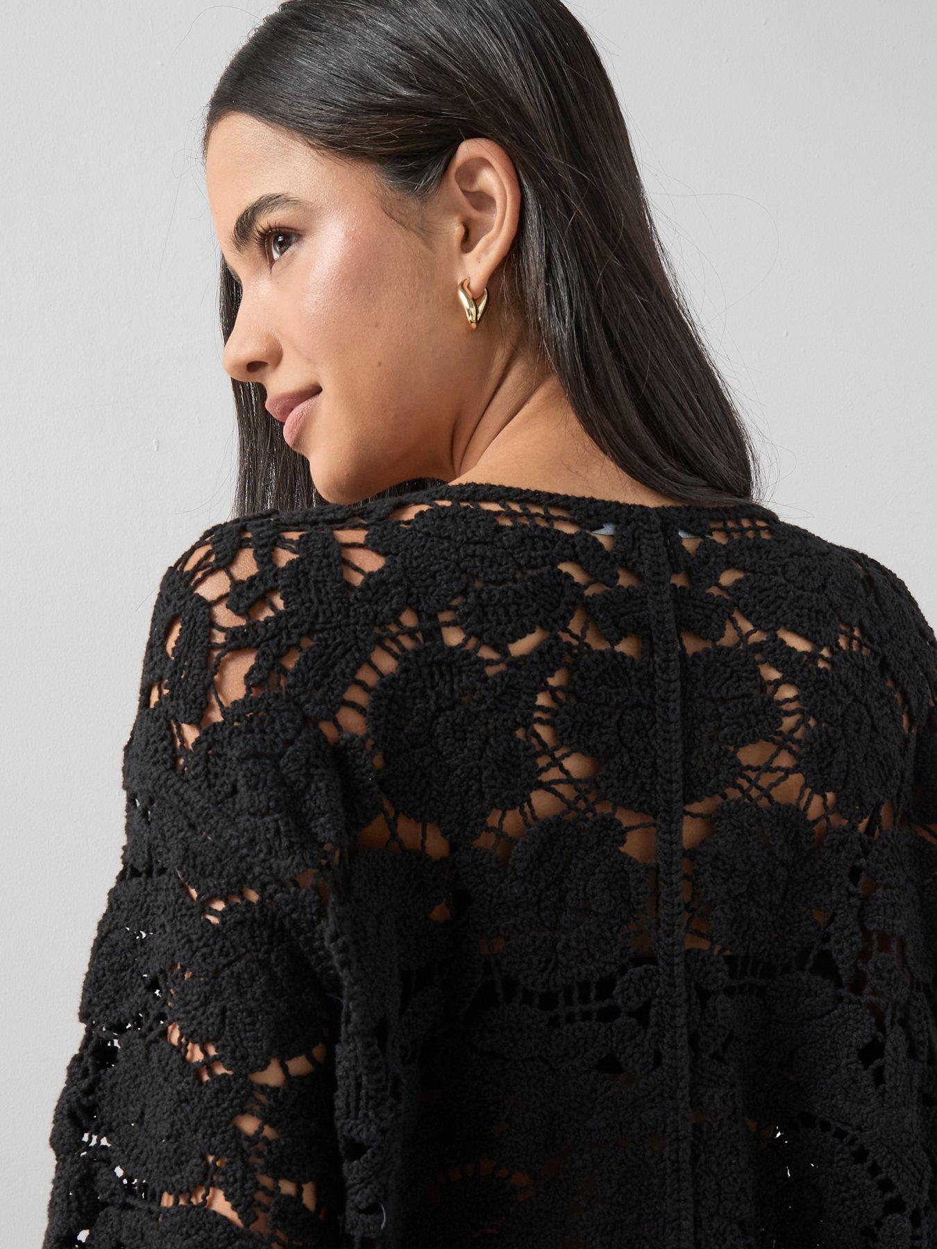 the-very-collection-oversized-crochet-v-neck-top-blackoutfit