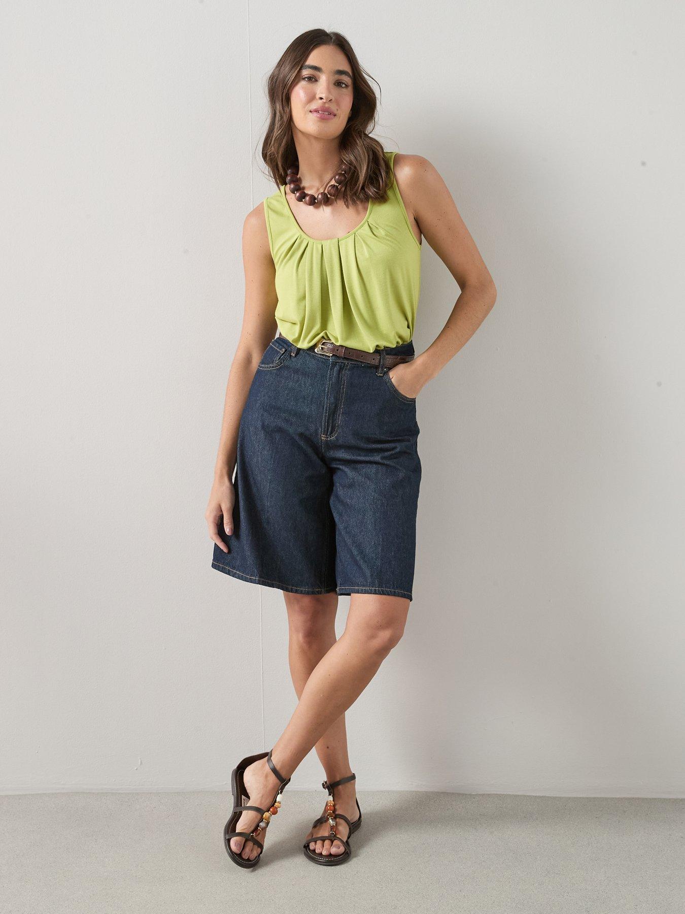 Image 3 of 7 of The Very Collection Stretch Bubble Hem Vest - Green