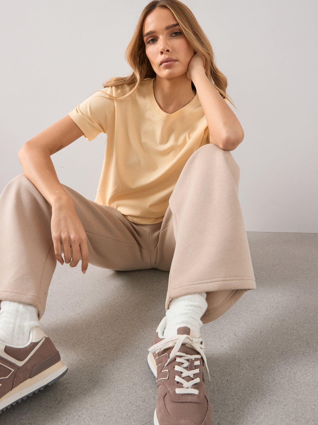 the-very-collection-crew-neck-oversized-t-shirt-yellowoutfit
