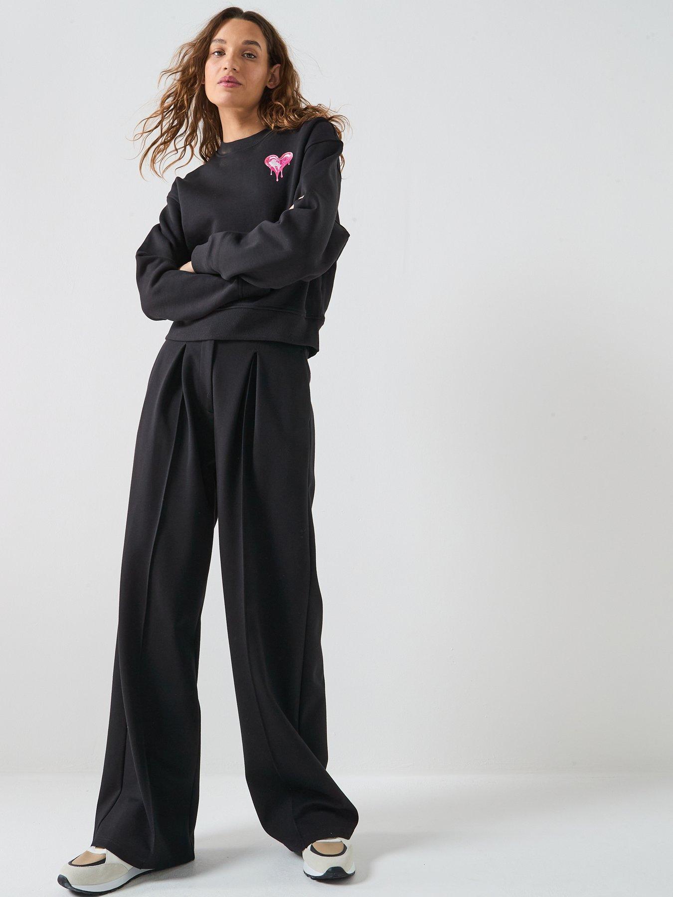 hugo-heart-logo-sweatshirt-blackback