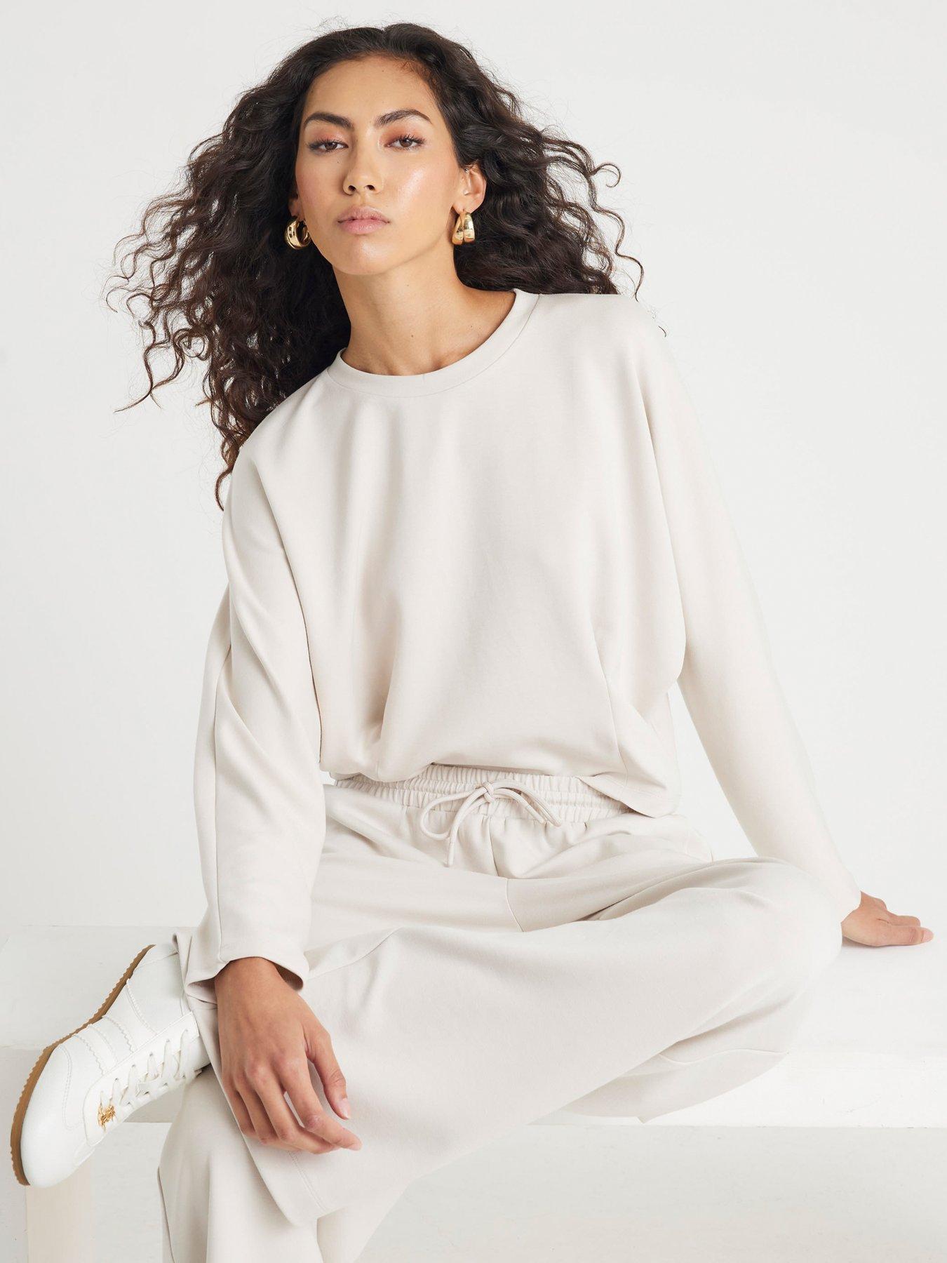 river-island-clean-premium-batwing-sweater-creamoutfit