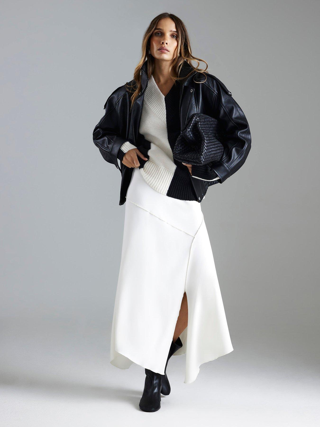 river-island-v-neck-stripe-jumper-blackwhiteback