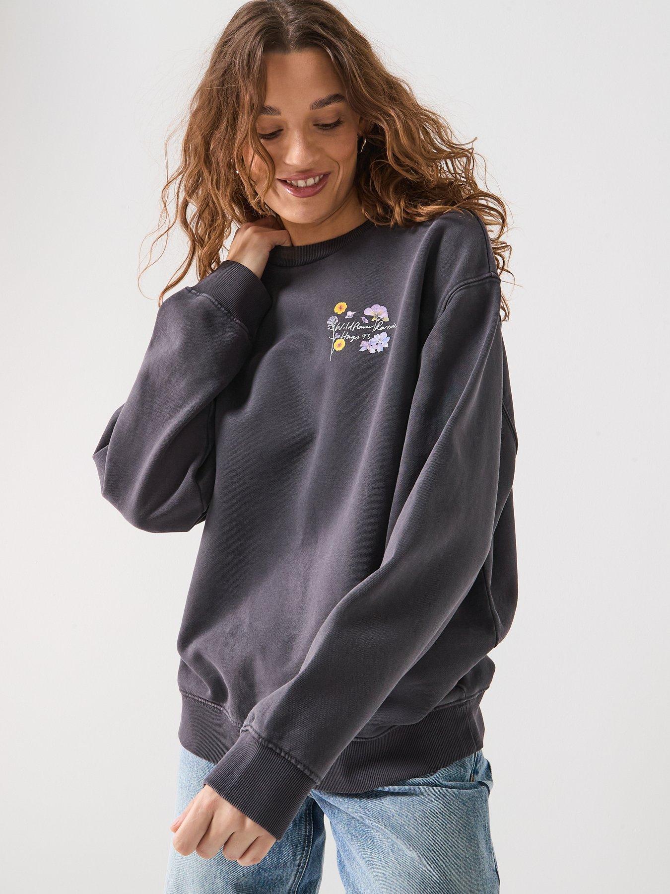 hugo-relaxed-fit-long-sleeve-sweatshirt-with-back-graphic-greyoutfit