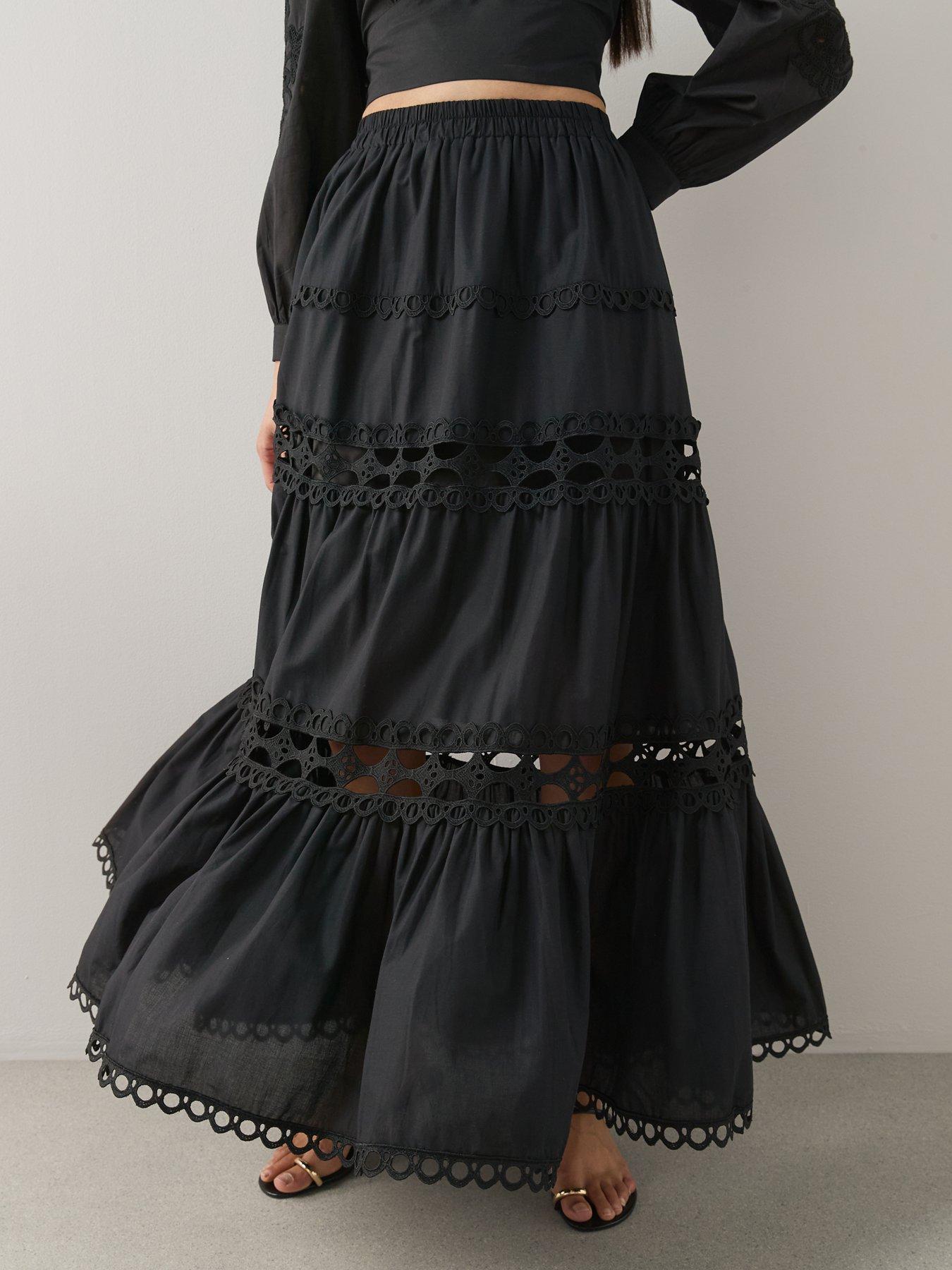 the-very-collection-maxi-broderie-skirtoutfit
