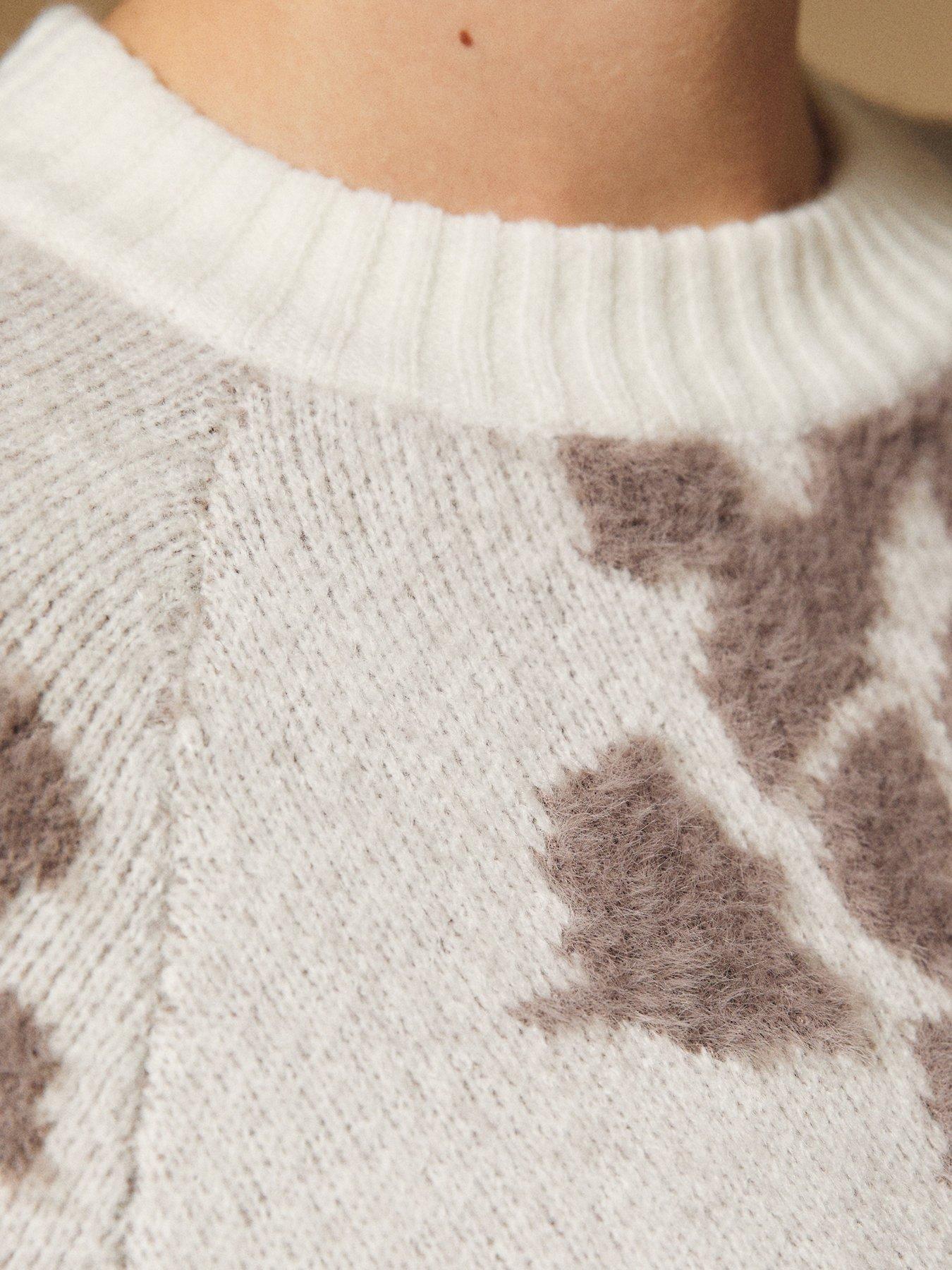 new-look-cream-floral-fluffy-jumperdetail