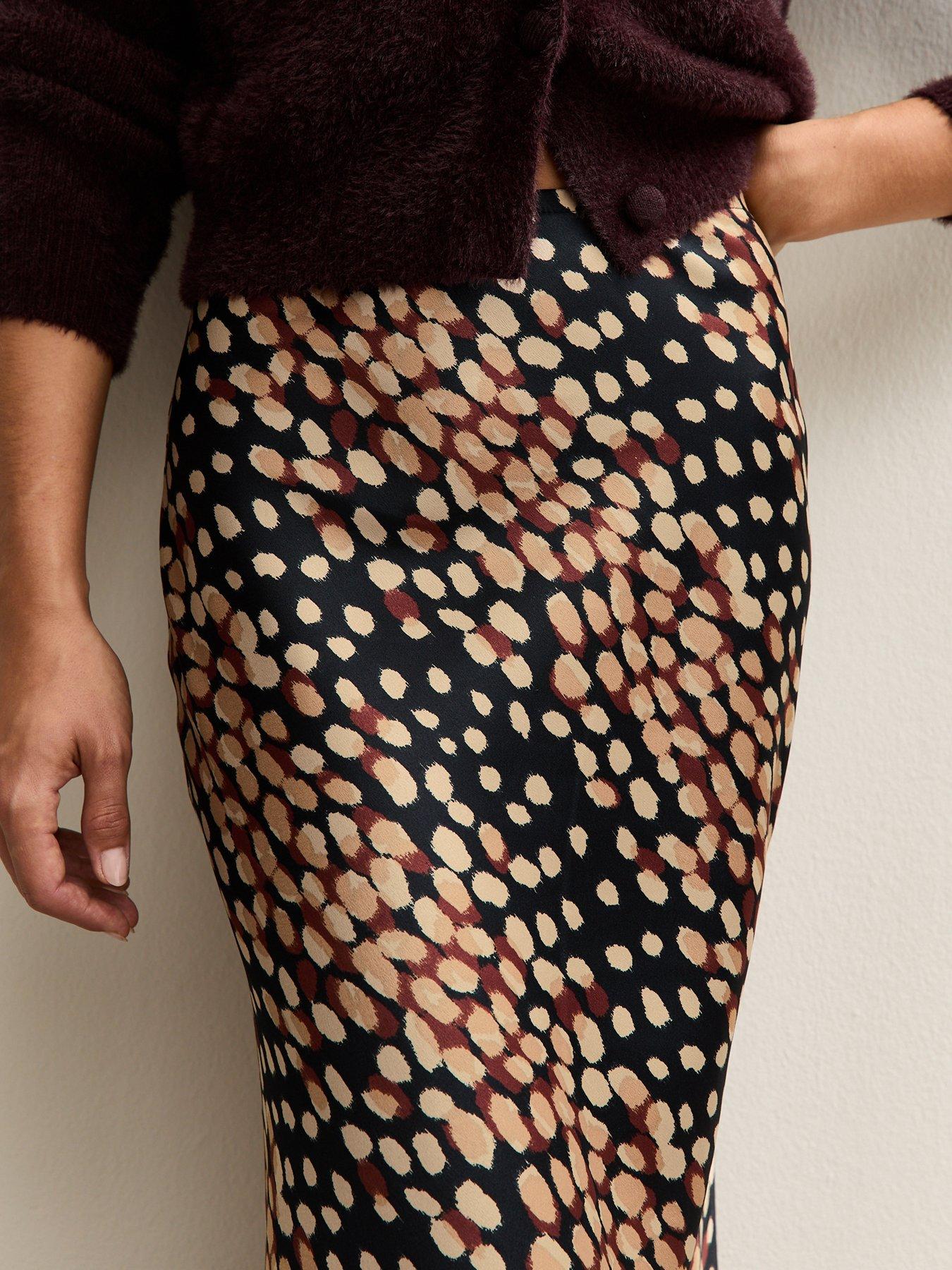new-look-spot-print-satin-bias-cut-midi-skirt-blackoutfit