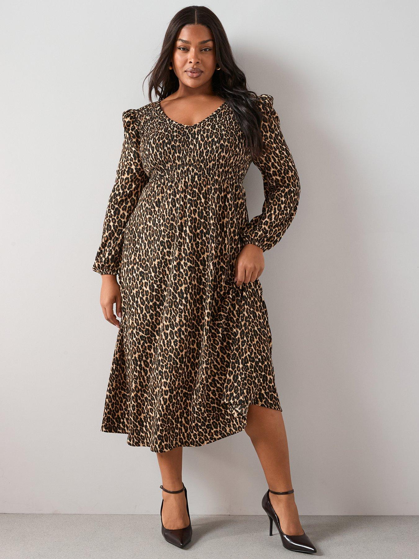 the-very-collection-curve-v-neck-shirred-midi-dress-print