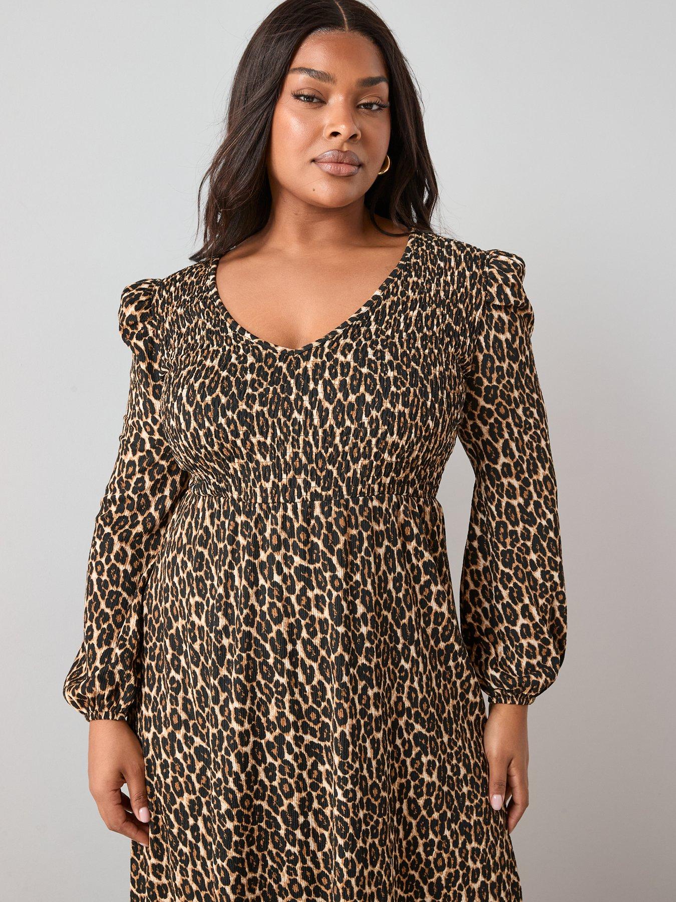 the-very-collection-curve-v-neck-shirred-midi-dress-printdetail