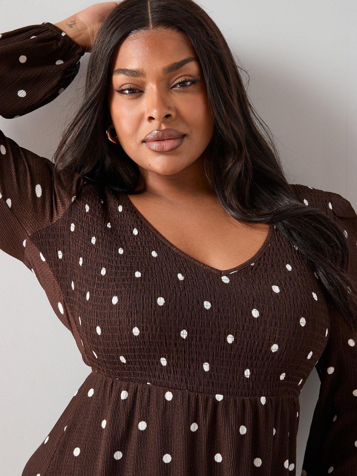 the-very-collection-curve-v-neck-shirred-midi-dress-spot-printdetail