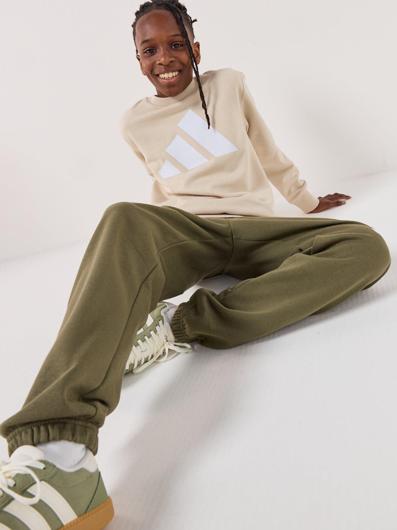 adidas-sportswear-junior-boys-essentials-jogger-set-beigeoutfit