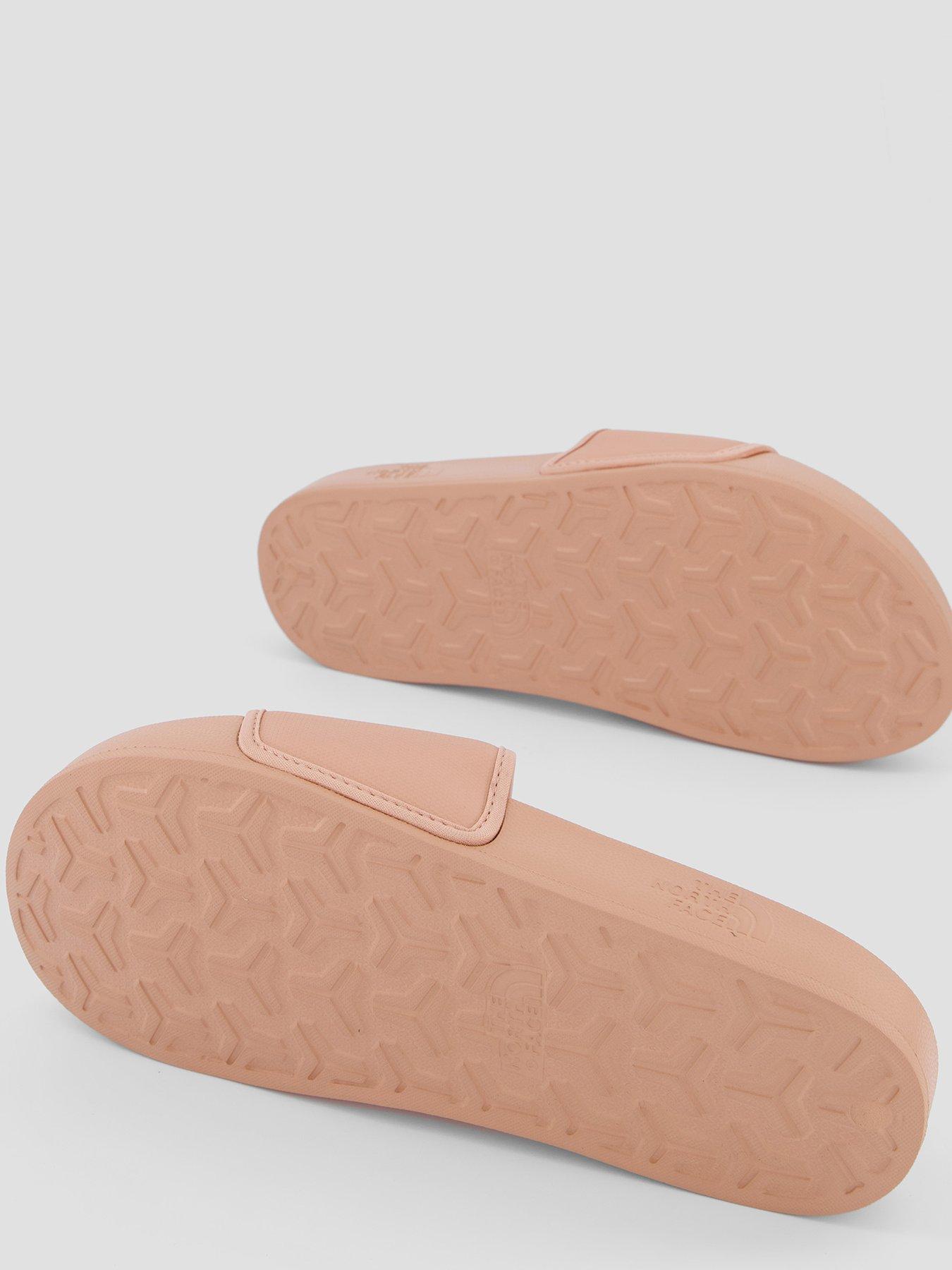 the-north-face-womens-base-camp-iii-slides-pinkdetail