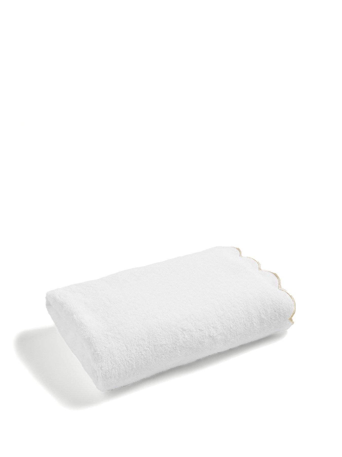 christy-scallop-edge-bath-towelstillFront