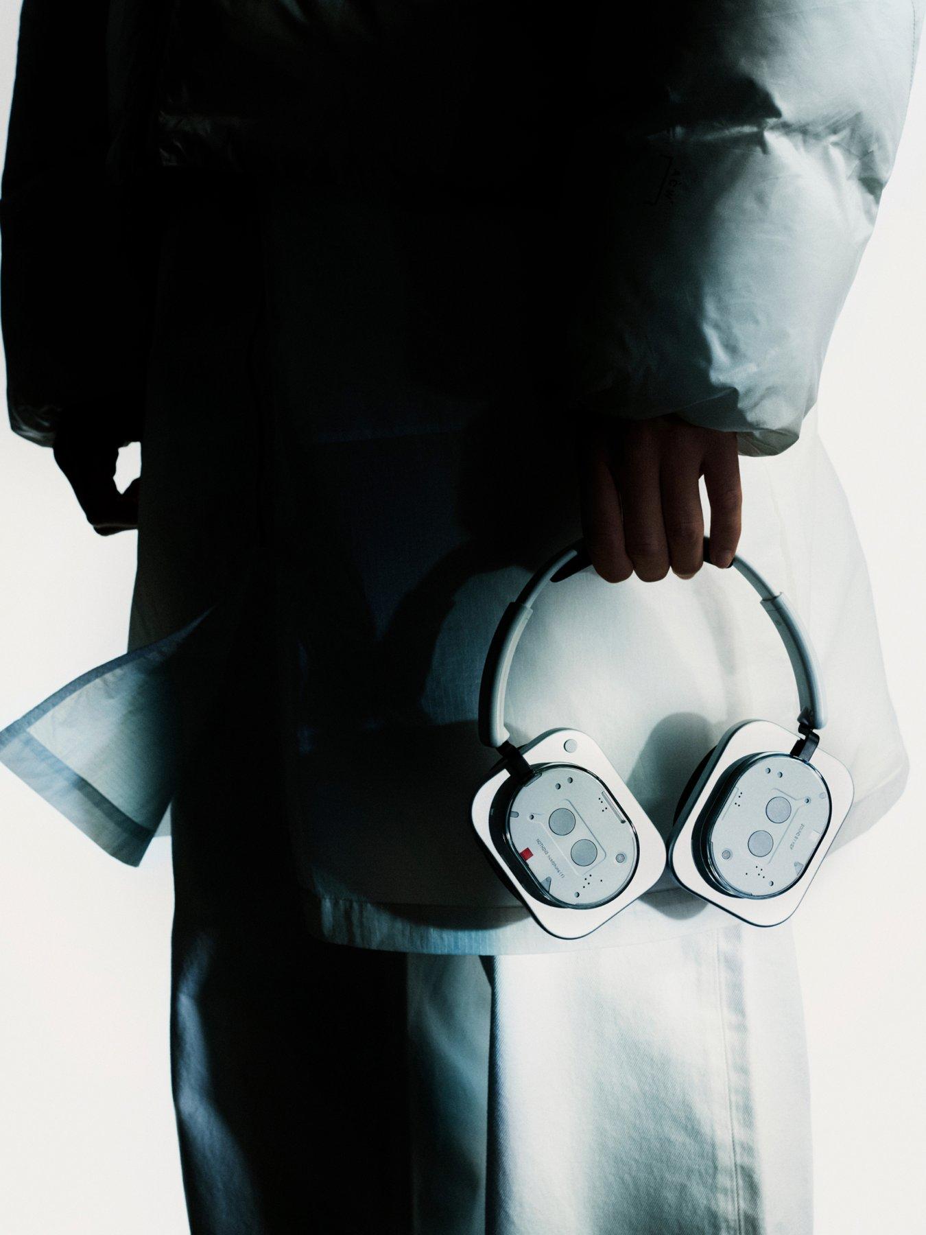 nothing-headphone-1-blackdetail