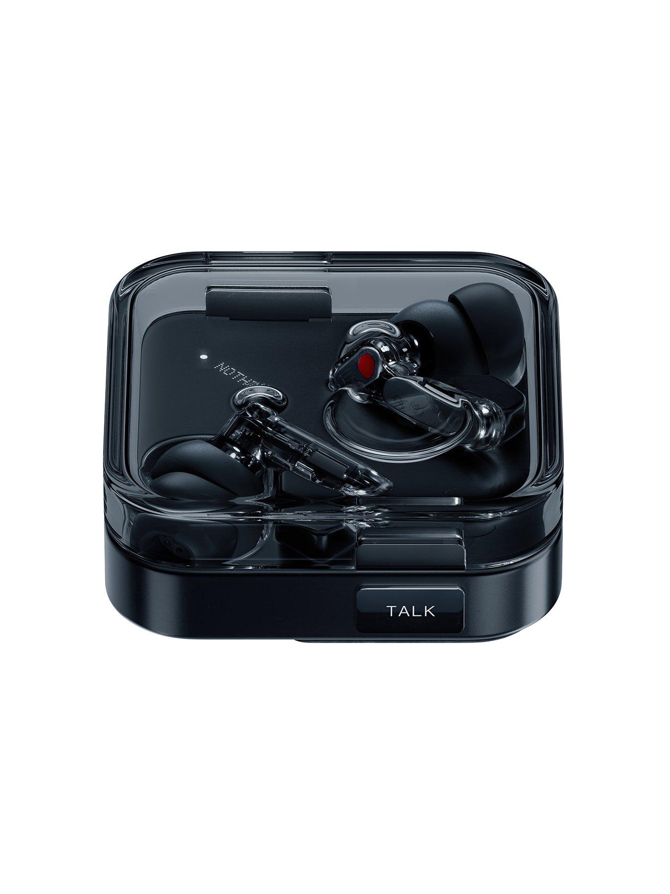 nothing-ear-3-blackoutfit