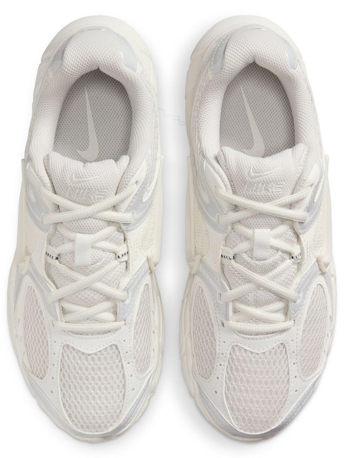 Image 4 of 7 of Nike Women's V5 RNR Trainers - Off White