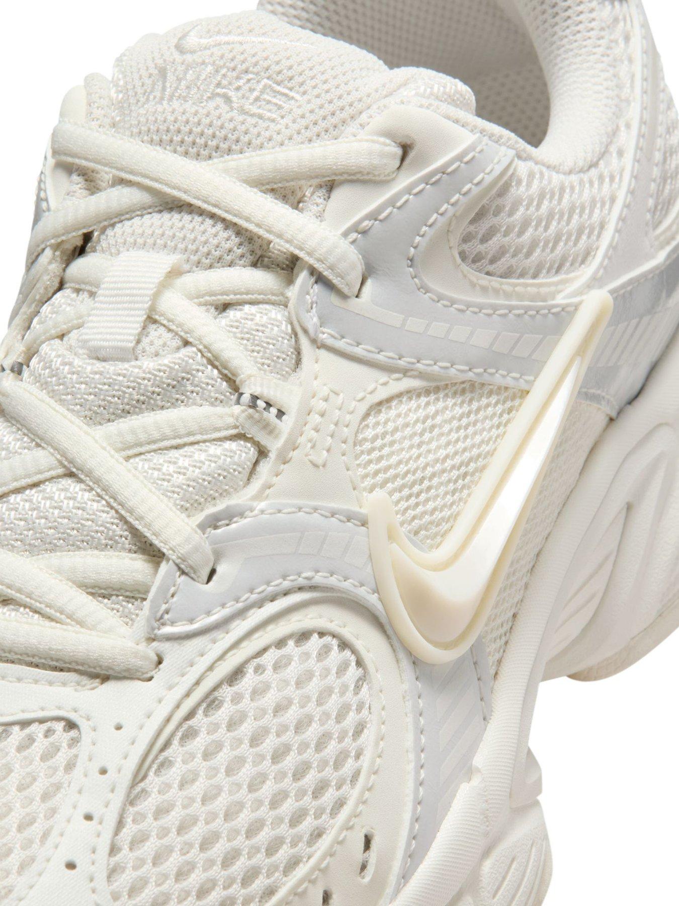 Image 6 of 7 of Nike Women's V5 RNR Trainers - Off White