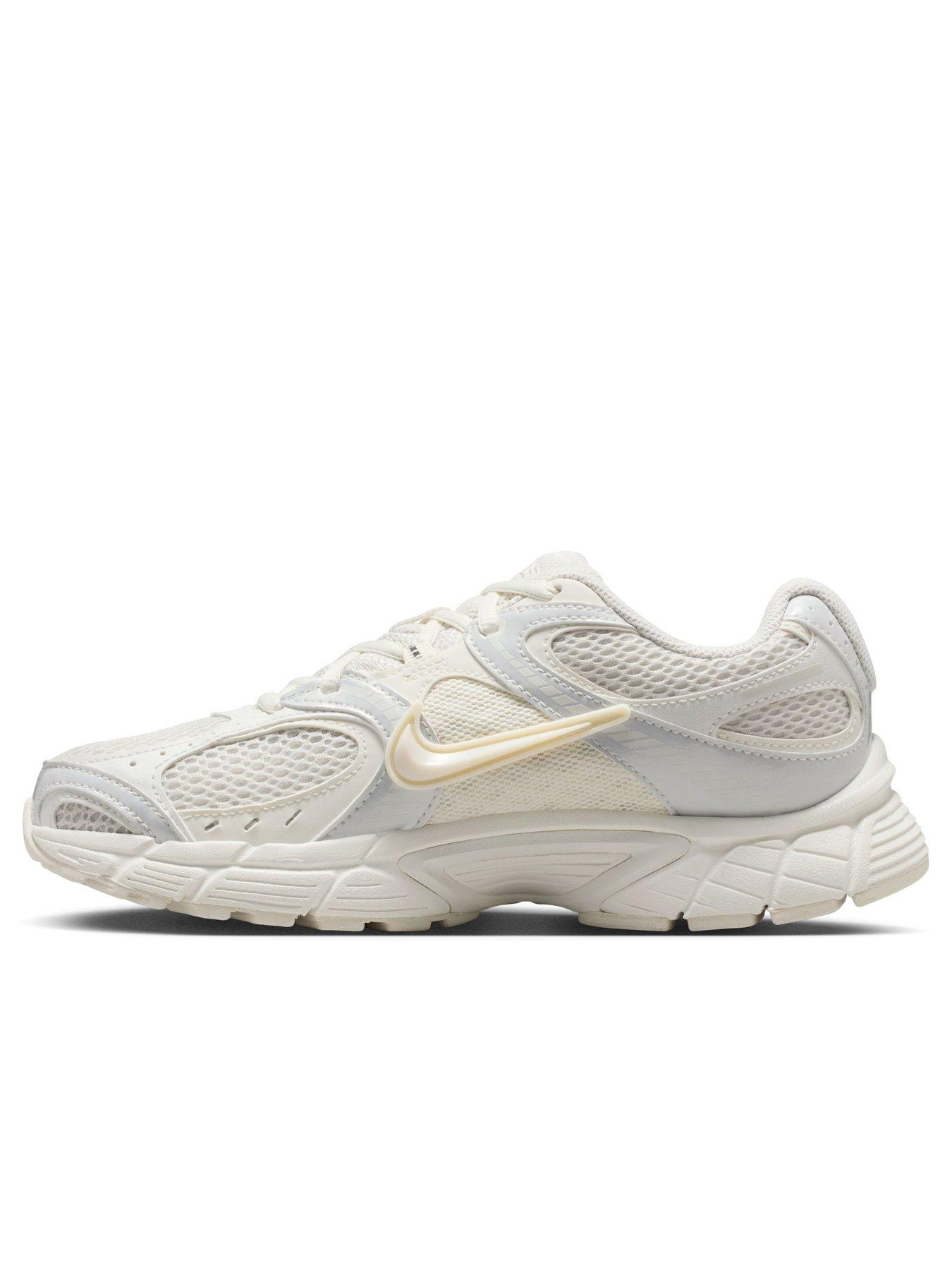 Image 7 of 7 of Nike Women's V5 RNR Trainers - Off White