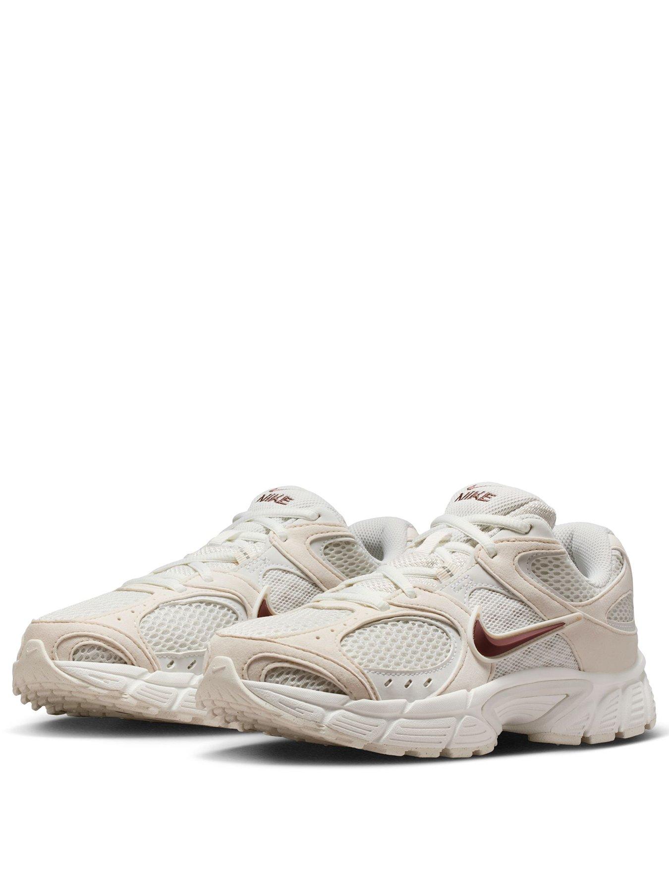 Image 2 of 7 of Nike Women's V5 RNR Trainers - White