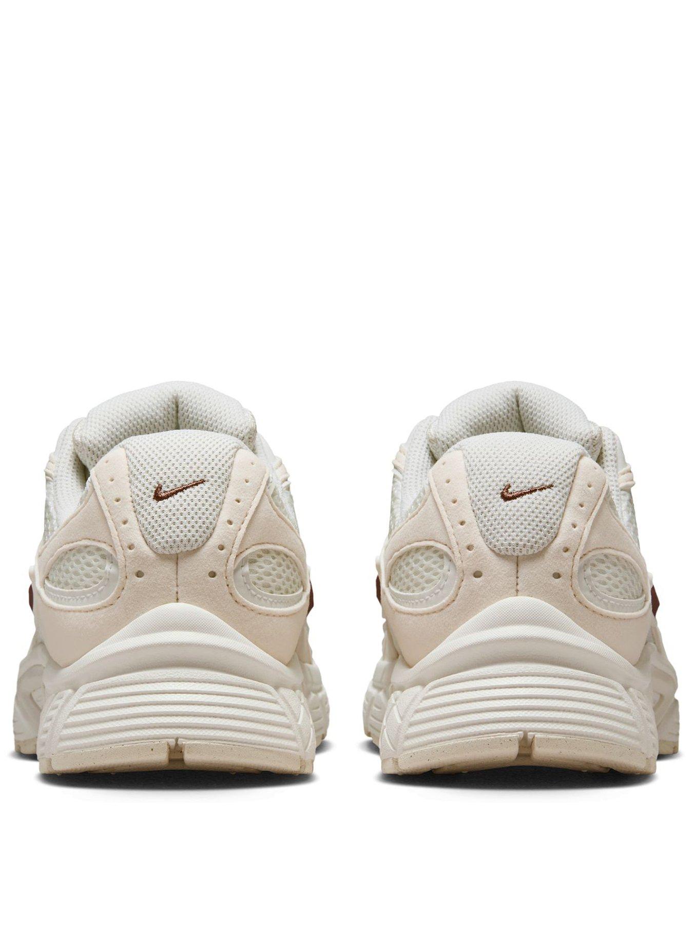 Image 3 of 7 of Nike Women's V5 RNR Trainers - White