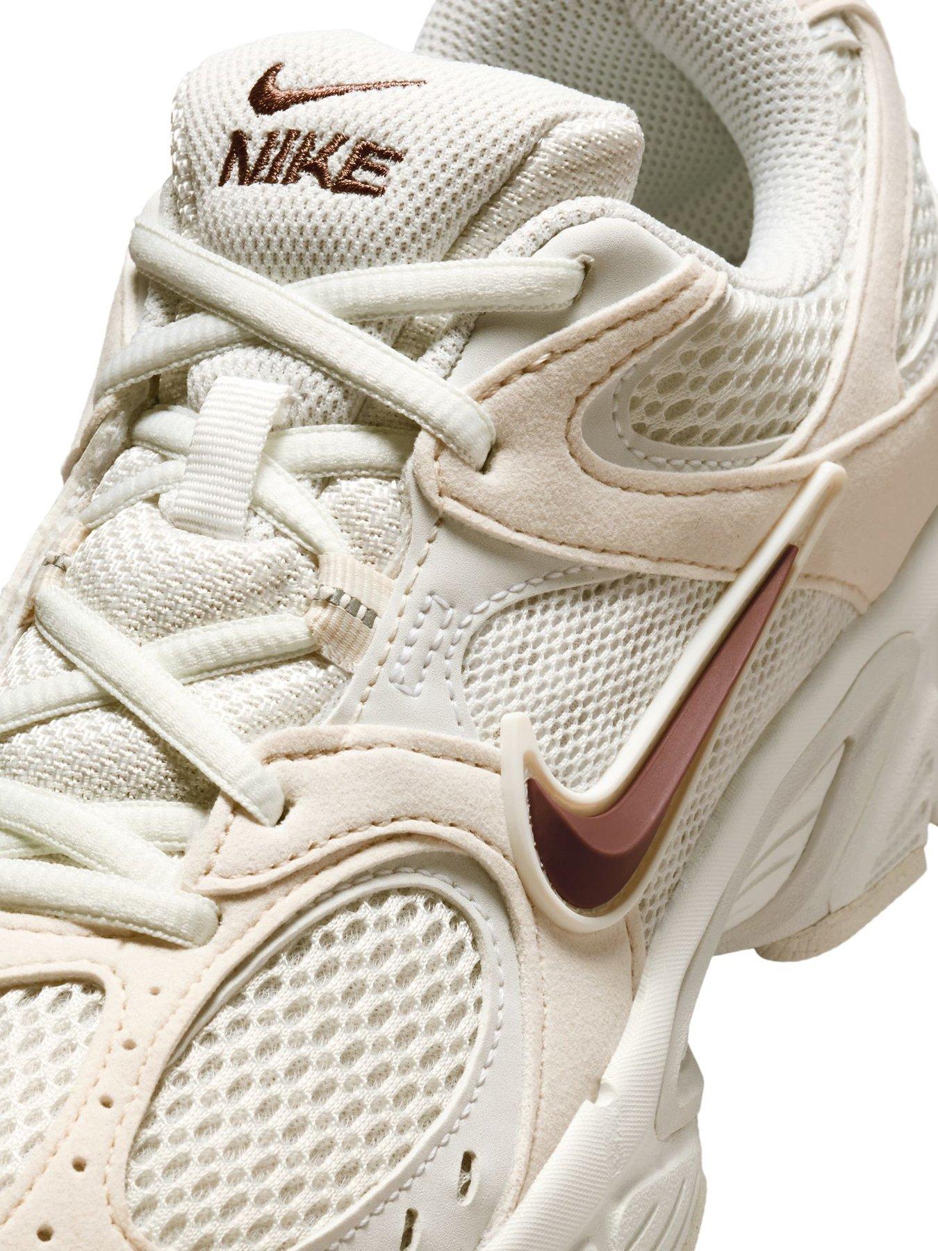 Image 6 of 7 of Nike Women's V5 RNR Trainers - White