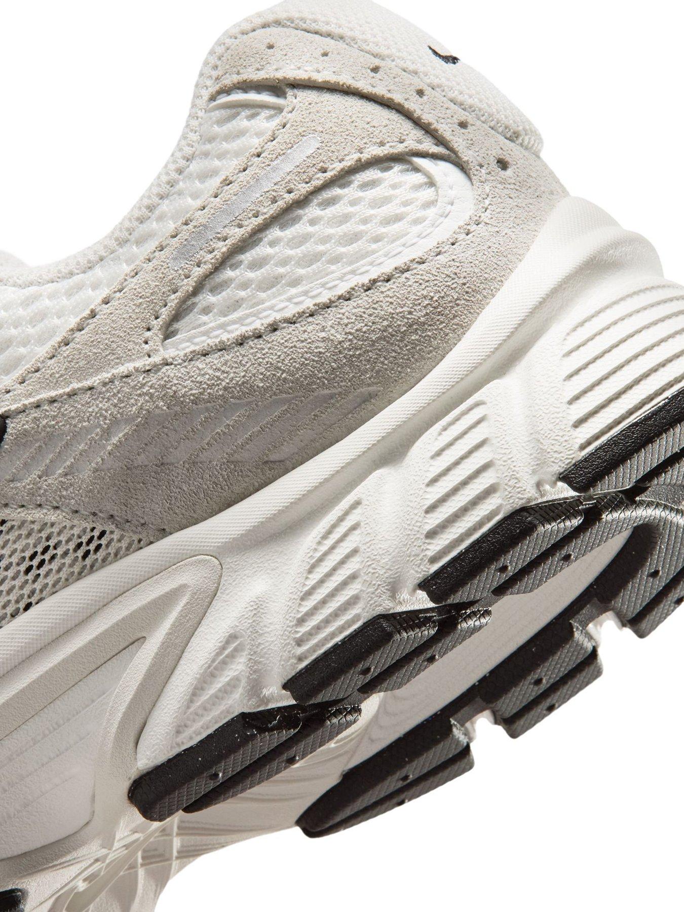 Image 7 of 7 of Nike Womens V5 RNR Trainers - White