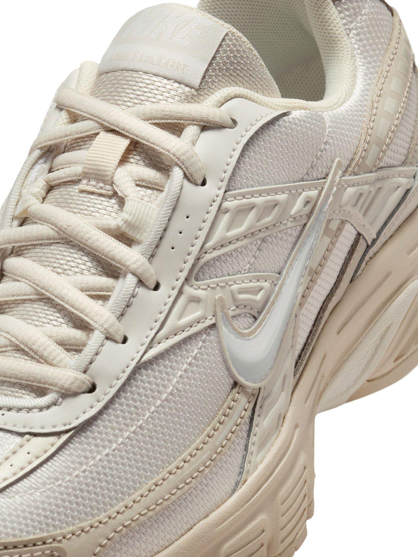 Image 6 of 7 of Nike Women's Initiator Trainers - White