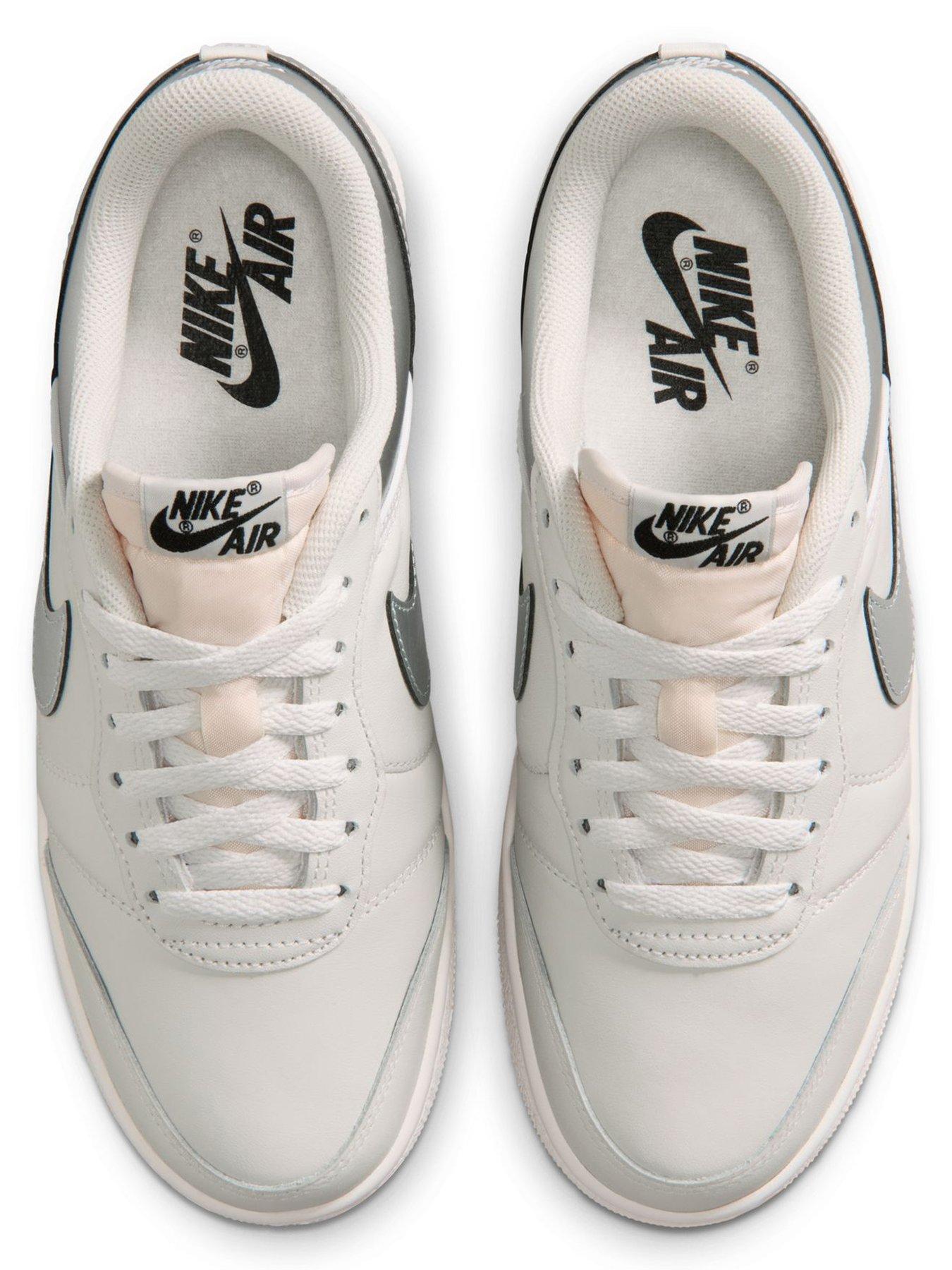 jordan-womens-skyline-low-shoes-whiteoutfit