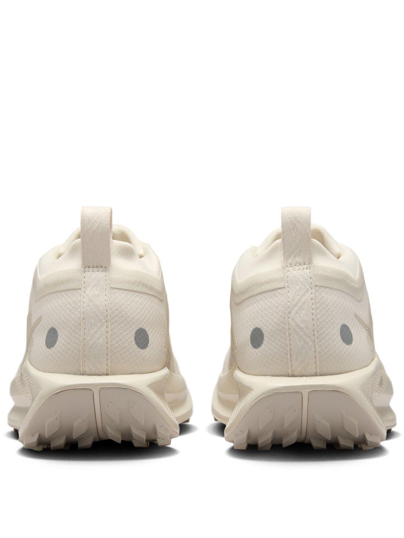 Image 3 of 8 of Nike Womens Trail Running Pegasus 5 GORE-TEX Trainers - Cream