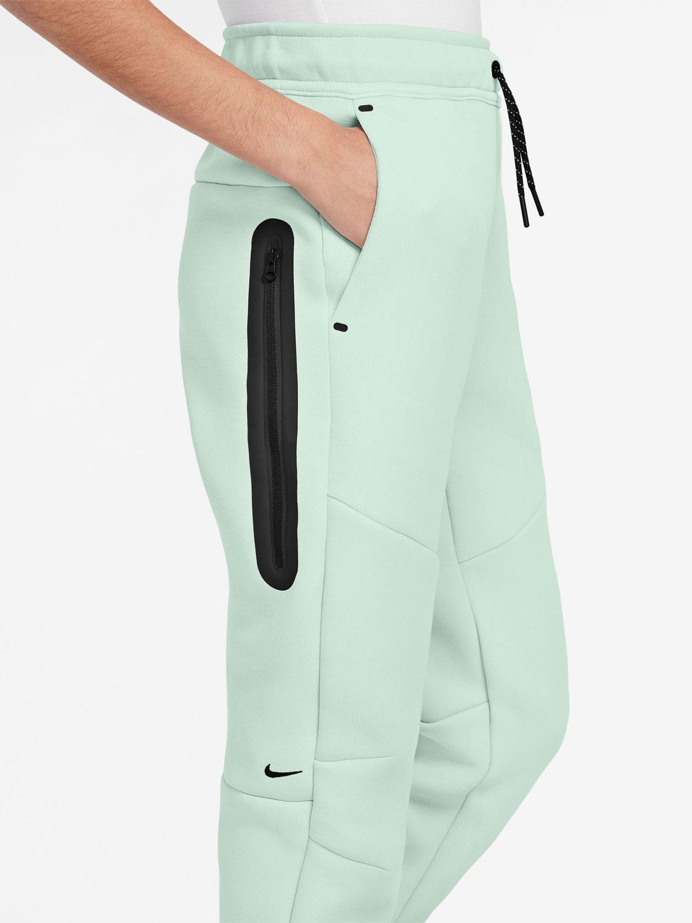 nike-big-kids-tech-fleece-joggers-greenoutfit