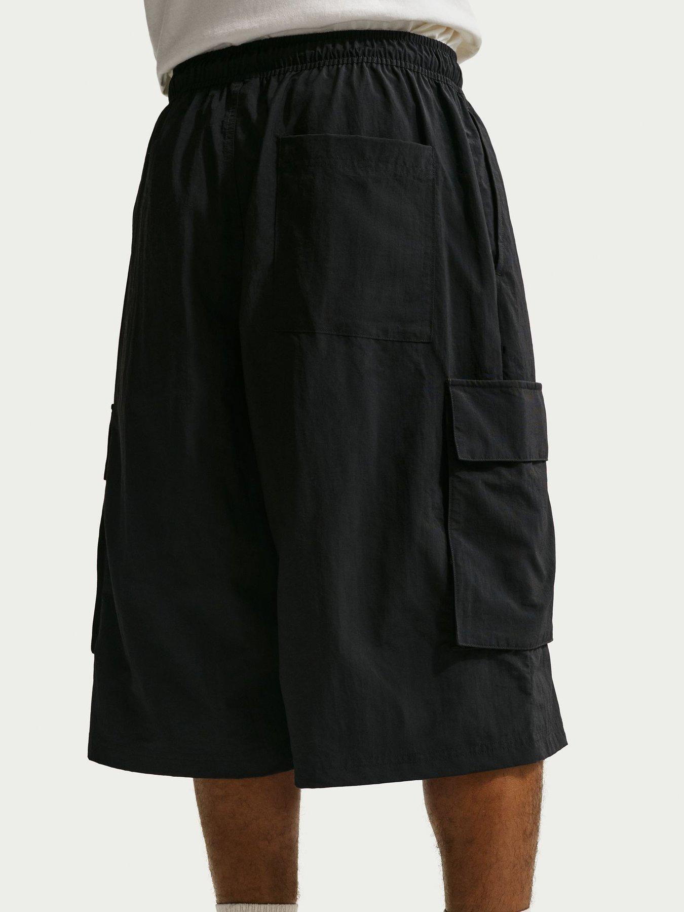 nike-mens-club-oversized-cargo-shorts-blackstillFront