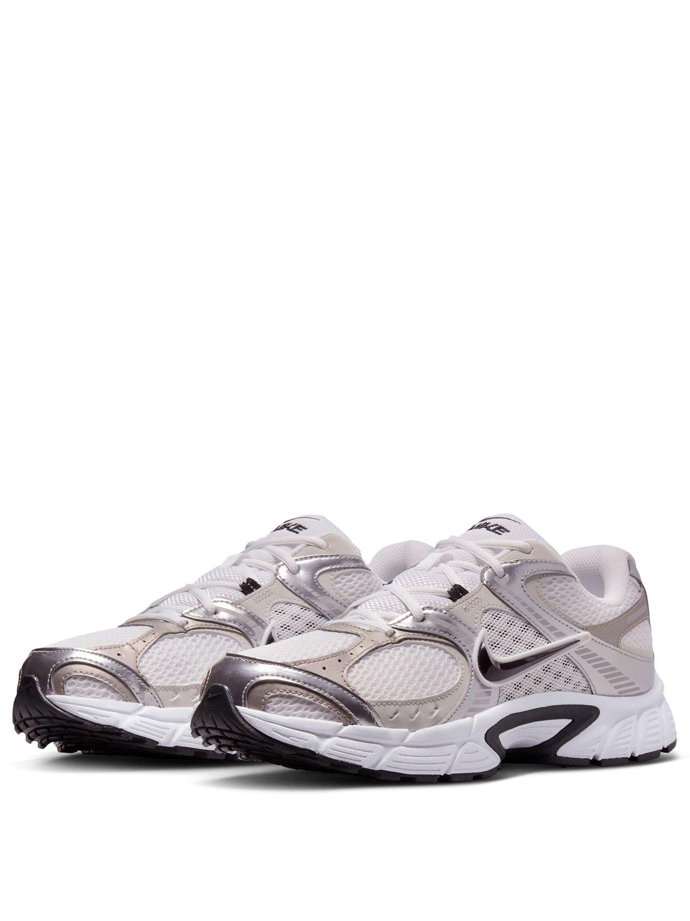 Image 2 of 7 of Nike Mens V5 RNR Trainers - White