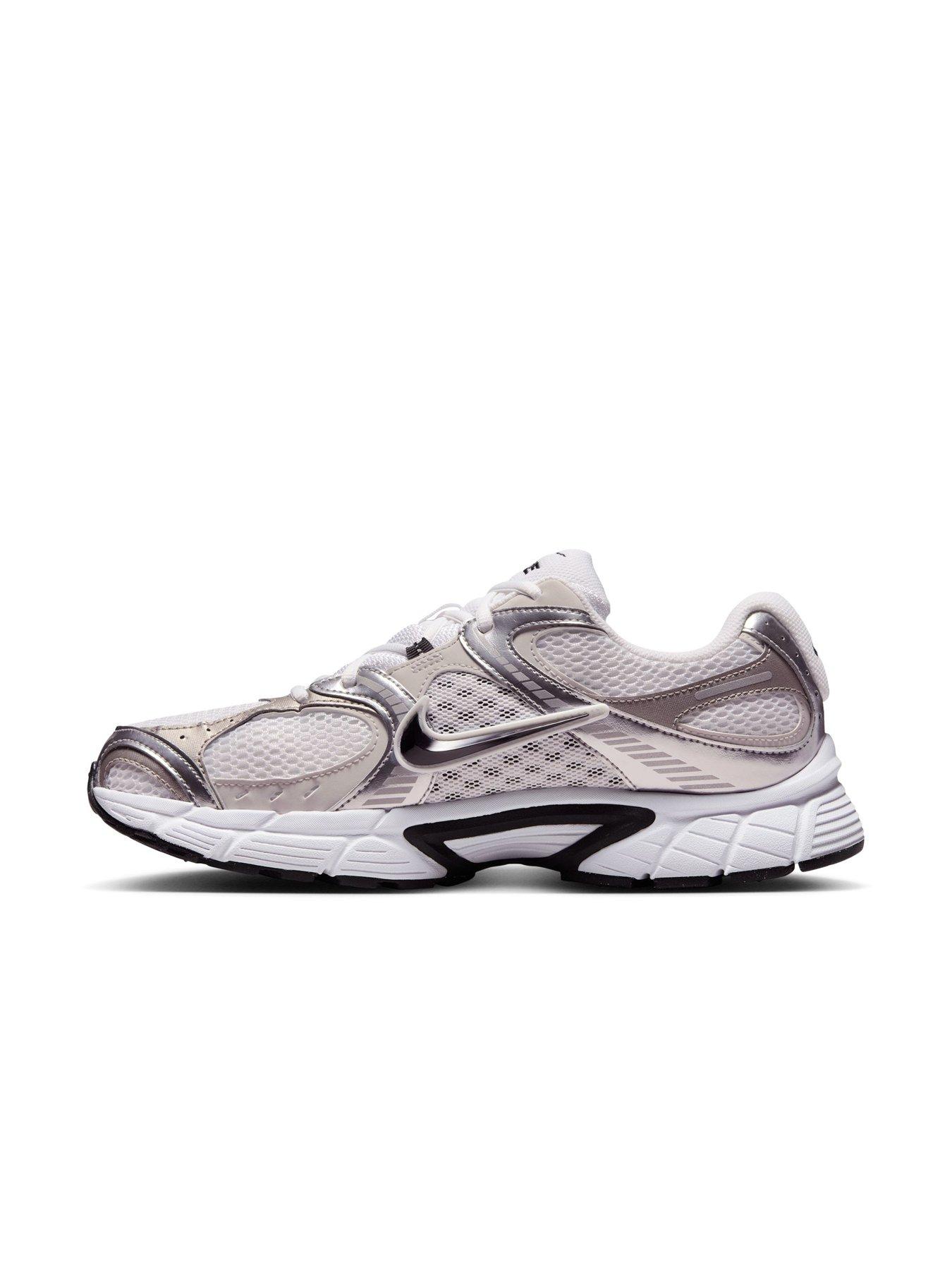 Image 7 of 7 of Nike Mens V5 RNR Trainers - White