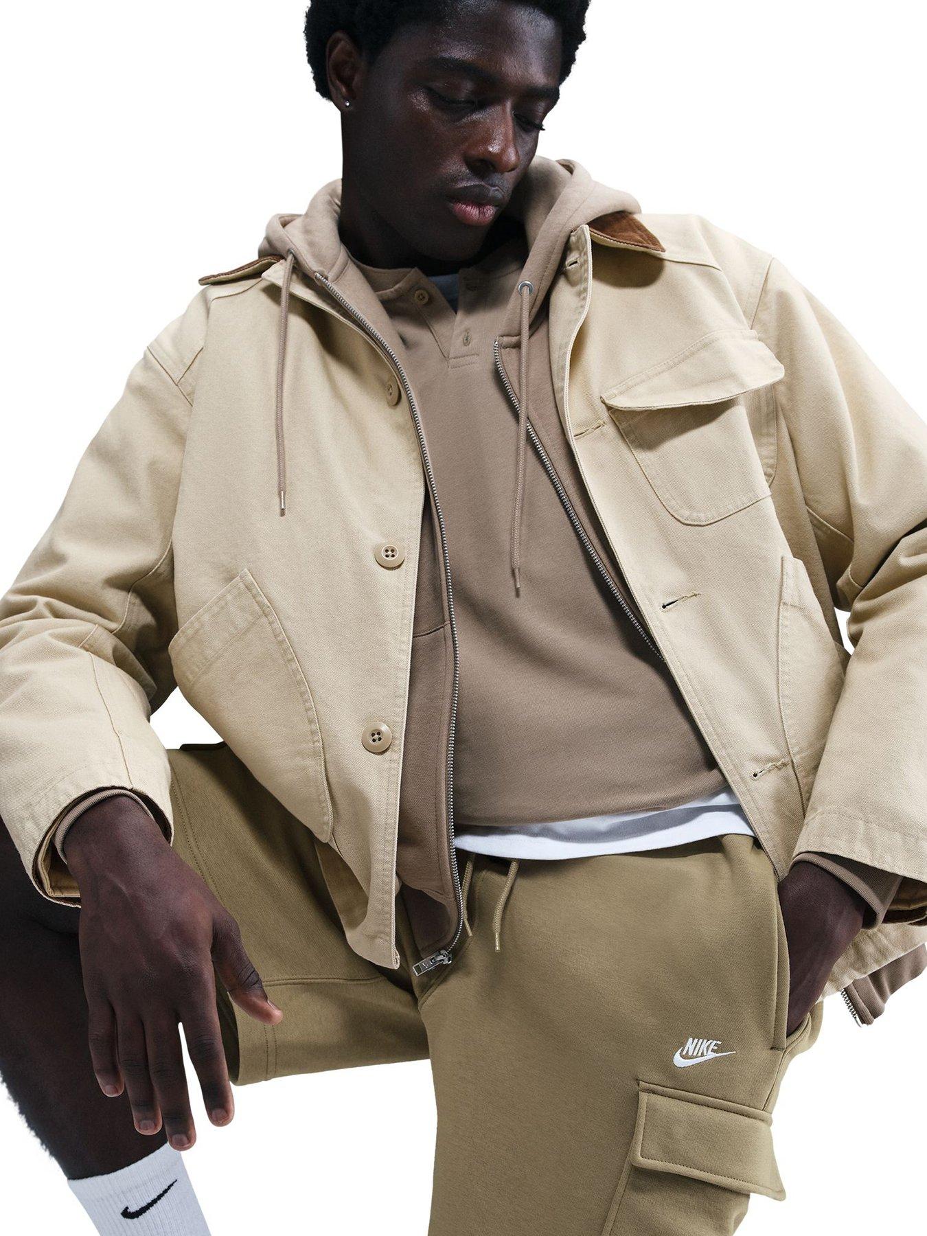 nike-mens-club-cargo-shorts-beigedetail